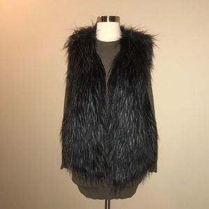 EUC🌟Faux Fur Long Vest
